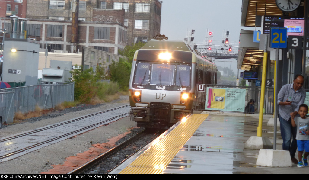 UP Express inbound at Bloor Station